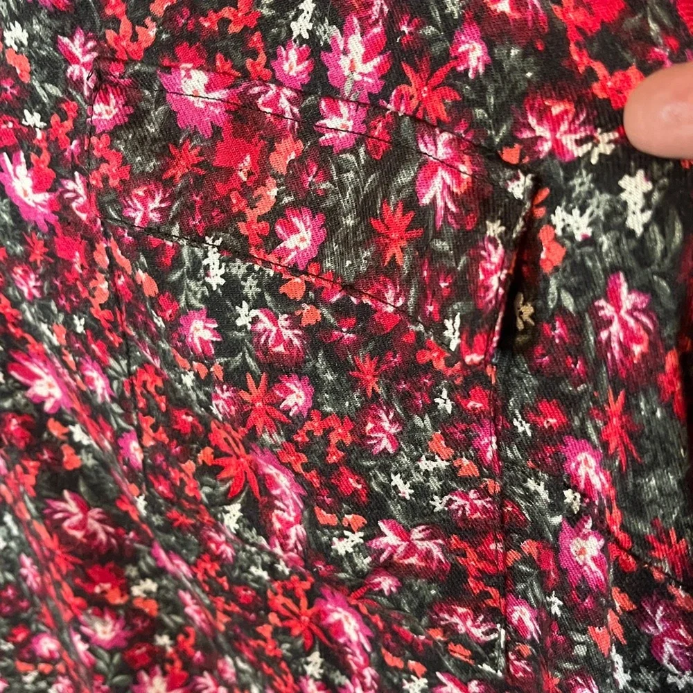 NWT Torrid Harper Top Black/ Red  Floral Convertible Sleeve Sz 5 - Picture 8 of 13